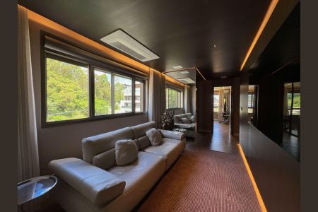 Apartamento à venda com 250m², 4 quartos e 4 vagas Apartamento à venda com 250m², 4 quartos e 4 vagasSala íntima