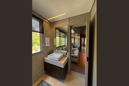 Apartamento à venda com 250m², 4 quartos e 4 vagas Apartamento à venda com 250m², 4 quartos e 4 vagasSuíte 3