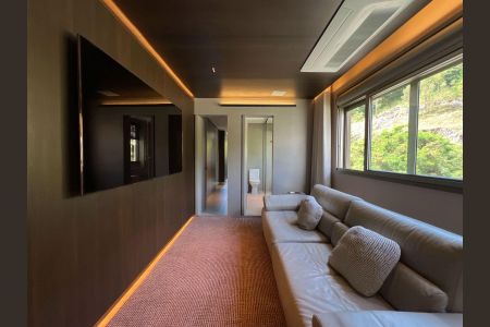Apartamento à venda com 250m², 4 quartos e 4 vagas Apartamento à venda com 250m², 4 quartos e 4 vagasSala íntima