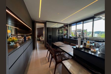 Apartamento à venda com 250m², 4 quartos e 4 vagas Apartamento à venda com 250m², 4 quartos e 4 vagasCozinha