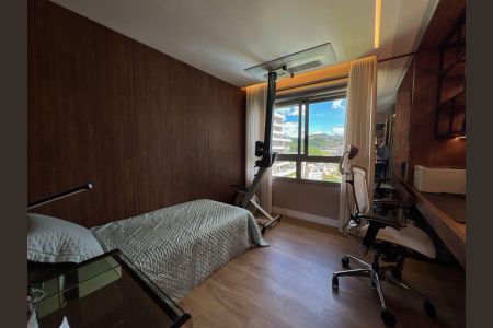 Apartamento à venda com 250m², 4 quartos e 4 vagas Apartamento à venda com 250m², 4 quartos e 4 vagasSuíte 3