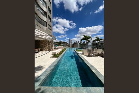 Apartamento à venda com 250m², 4 quartos e 4 vagas Apartamento à venda com 250m², 4 quartos e 4 vagasÁrea comum - Piscina