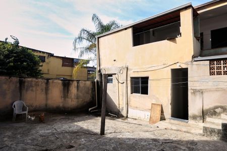 Casa à venda com 300m², 2 quartos e sem vagaQuintal