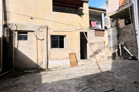 Casa à venda com 300m², 2 quartos e sem vagaQuintal
