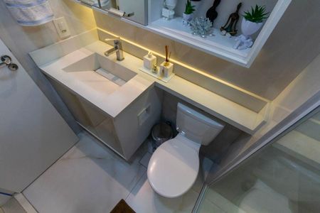 Apartamento à venda com 63m², 2 quartos e 1 vaga Apartamento à venda com 63m², 2 quartos e 1 vagaBanheiro 2
