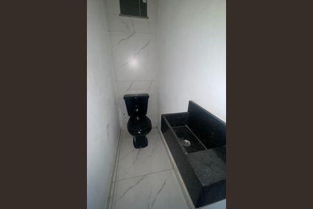 Banheiro de casa para alugar com 2 quartos, 90m² em Vila Sarapui, Duque de Caxias
