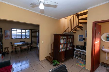 Casa à venda com 216m², 2 quartos e 2 vagas Casa à venda com 216m², 2 quartos e 2 vagasSALA