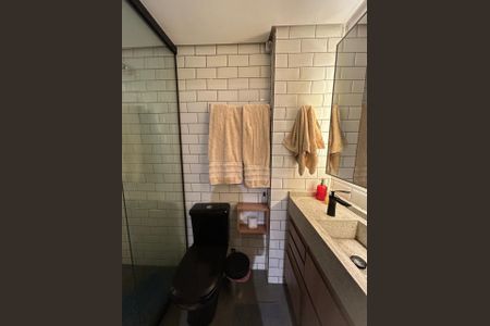 Banheiro de apartamento à venda com 1 quarto, 45m² em Moinhos de Vento, Porto Alegre