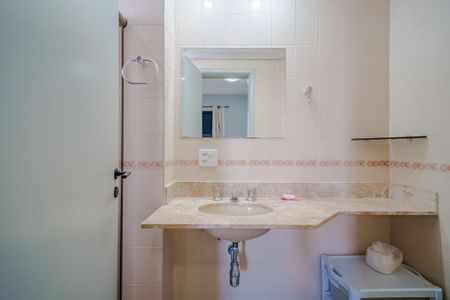 Apartamento para alugar com 74m², 3 quartos e 2 vagas Apartamento para alugar com 74m², 3 quartos e 2 vagasBanheiro da Suíte