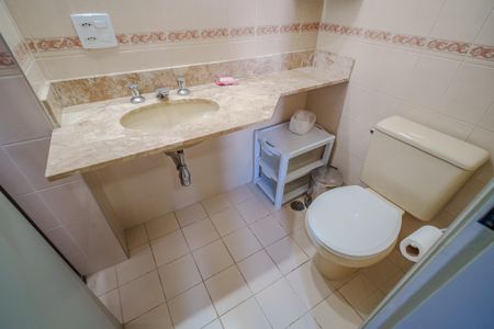 Apartamento para alugar com 74m², 3 quartos e 2 vagas Apartamento para alugar com 74m², 3 quartos e 2 vagasBanheiro da Suíte