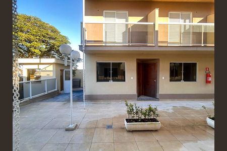 Casa de condomínio à venda com 93m², 3 quartos e 2 vagas Casa de condomínio à venda com 93m², 3 quartos e 2 vagasFachada das casas