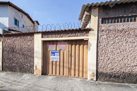 Casa à venda com 375m², 3 quartos e 3 vagasFachada