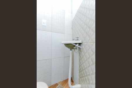 Banheiro de kitnet/studio para alugar com 1 quarto, 25m² em Jardim Adriana, Guarulhos