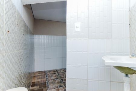 Banheiro de kitnet/studio para alugar com 1 quarto, 25m² em Jardim Adriana, Guarulhos