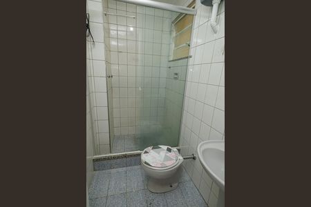Banheiro de apartamento para alugar com 1 quarto, 40m² em Guaratiba, Rio de Janeiro
