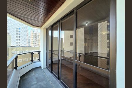 Apartamento à venda com 128m², 3 quartos e 2 vagas Apartamento à venda com 128m², 3 quartos e 2 vagasVaranda