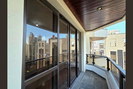 Apartamento à venda com 128m², 3 quartos e 2 vagas Apartamento à venda com 128m², 3 quartos e 2 vagasVaranda