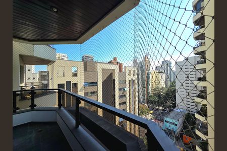 Apartamento à venda com 128m², 3 quartos e 2 vagas Apartamento à venda com 128m², 3 quartos e 2 vagasVaranda