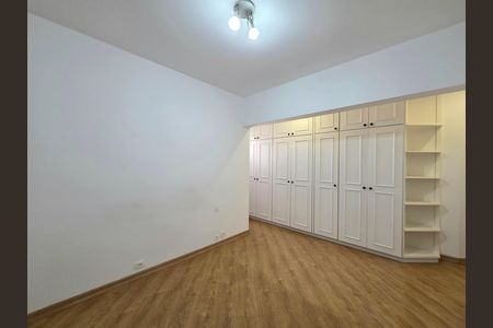 Apartamento à venda com 128m², 3 quartos e 2 vagas Apartamento à venda com 128m², 3 quartos e 2 vagasSuíte