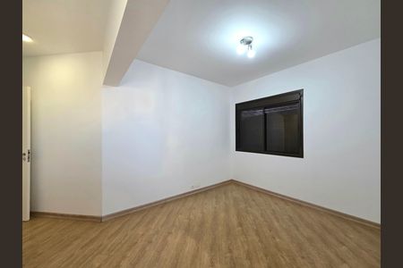 Apartamento à venda com 128m², 3 quartos e 2 vagas Apartamento à venda com 128m², 3 quartos e 2 vagasSuíte