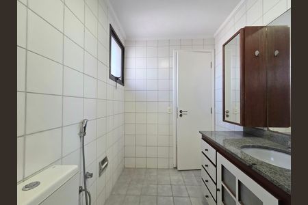 Apartamento à venda com 128m², 3 quartos e 2 vagas Apartamento à venda com 128m², 3 quartos e 2 vagasBanheiro da Suíte