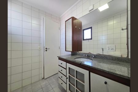 Apartamento à venda com 128m², 3 quartos e 2 vagas Apartamento à venda com 128m², 3 quartos e 2 vagasBanheiro da Suíte