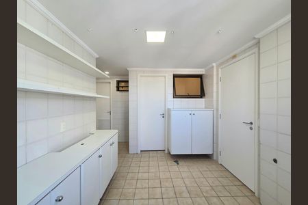 Apartamento à venda com 128m², 3 quartos e 2 vagas Apartamento à venda com 128m², 3 quartos e 2 vagasÁrea de Serviço