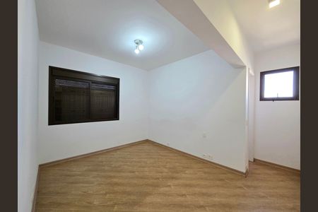 Apartamento à venda com 128m², 3 quartos e 2 vagas Apartamento à venda com 128m², 3 quartos e 2 vagasSuíte