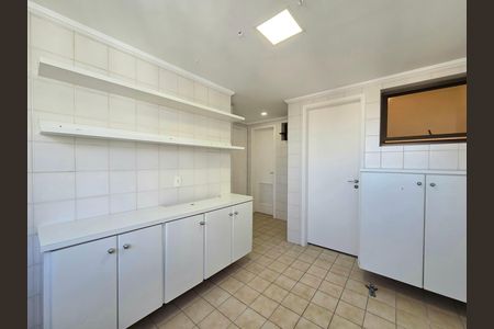 Apartamento à venda com 128m², 3 quartos e 2 vagas Apartamento à venda com 128m², 3 quartos e 2 vagasÁrea de Serviço