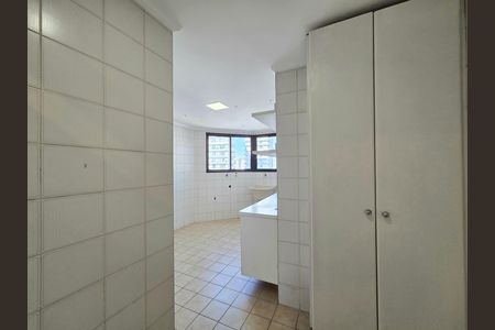 Apartamento à venda com 128m², 3 quartos e 2 vagas Apartamento à venda com 128m², 3 quartos e 2 vagasÁrea de Serviço