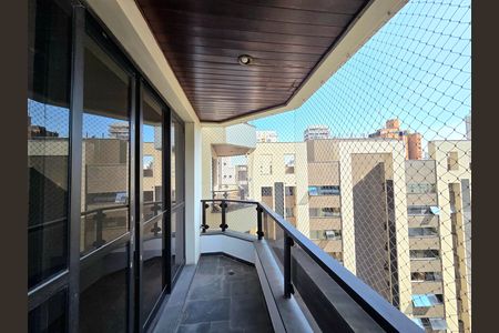 Apartamento à venda com 128m², 3 quartos e 2 vagas Apartamento à venda com 128m², 3 quartos e 2 vagasVaranda