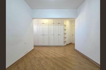 Apartamento à venda com 128m², 3 quartos e 2 vagas Apartamento à venda com 128m², 3 quartos e 2 vagasSuíte