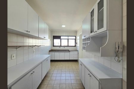 Apartamento à venda com 128m², 3 quartos e 2 vagas Apartamento à venda com 128m², 3 quartos e 2 vagasCozinha