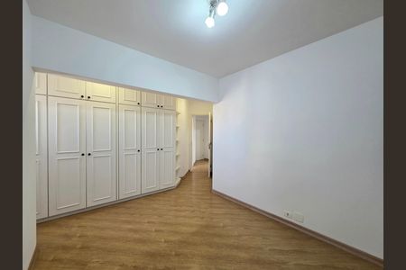 Apartamento à venda com 128m², 3 quartos e 2 vagas Apartamento à venda com 128m², 3 quartos e 2 vagasSuíte
