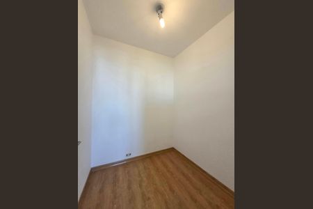 Apartamento à venda com 128m², 3 quartos e 2 vagas Apartamento à venda com 128m², 3 quartos e 2 vagasQuarto de Serviço