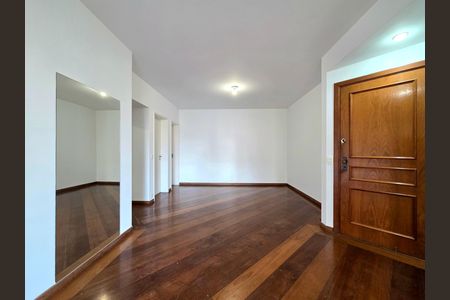 Apartamento à venda com 128m², 3 quartos e 2 vagas Apartamento à venda com 128m², 3 quartos e 2 vagasSala