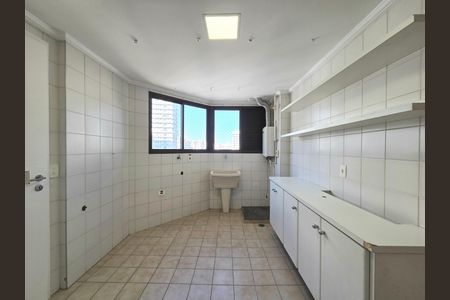 Apartamento à venda com 128m², 3 quartos e 2 vagas Apartamento à venda com 128m², 3 quartos e 2 vagasÁrea de Serviço