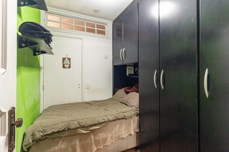 Apartamento à venda com 165m², 3 quartos e 2 vagas Apartamento à venda com 165m², 3 quartos e 2 vagasQuarto de Serviço
