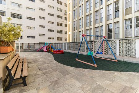 Apartamento à venda com 165m², 3 quartos e 2 vagas Apartamento à venda com 165m², 3 quartos e 2 vagasPlayground