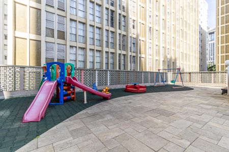 Apartamento à venda com 165m², 3 quartos e 2 vagas Apartamento à venda com 165m², 3 quartos e 2 vagasPlayground