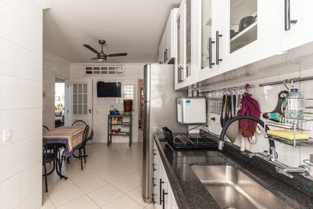 Apartamento à venda com 165m², 3 quartos e 2 vagas Apartamento à venda com 165m², 3 quartos e 2 vagasCozinha