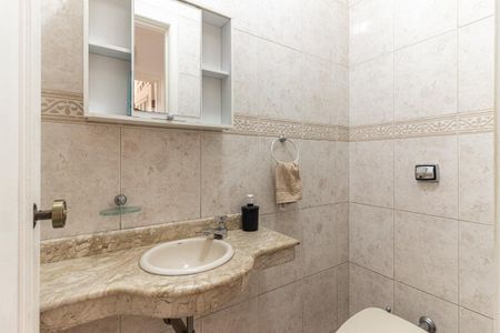 Apartamento à venda com 165m², 3 quartos e 2 vagas Apartamento à venda com 165m², 3 quartos e 2 vagasLavabo