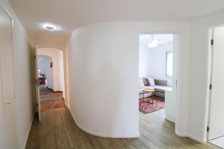 Apartamento para alugar com 200m², 4 quartos e 2 vagasCorredor íntimo
