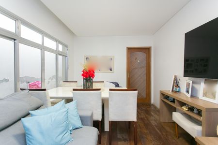 Casa à venda com 240m², 4 quartos e 4 vagas Casa à venda com 240m², 4 quartos e 4 vagasSala 1