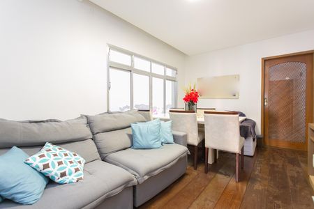 Casa à venda com 240m², 4 quartos e 4 vagas Casa à venda com 240m², 4 quartos e 4 vagasSala 1