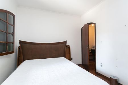 Casa à venda com 240m², 4 quartos e 4 vagas Casa à venda com 240m², 4 quartos e 4 vagasQuarto 2