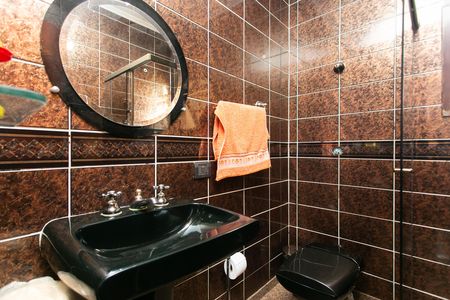 Casa à venda com 240m², 4 quartos e 4 vagas Casa à venda com 240m², 4 quartos e 4 vagasBanheiro 1