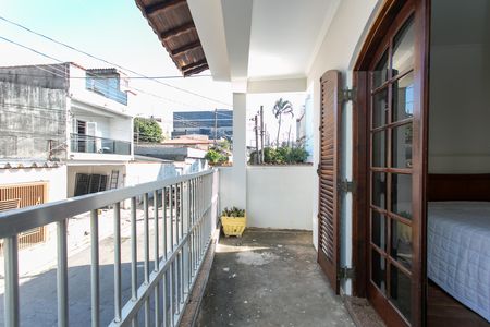 Casa à venda com 240m², 4 quartos e 4 vagas Casa à venda com 240m², 4 quartos e 4 vagasVaranda do Quarto 1