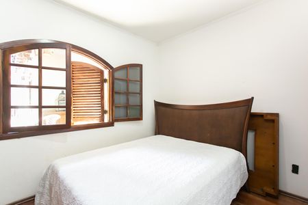 Casa à venda com 240m², 4 quartos e 4 vagas Casa à venda com 240m², 4 quartos e 4 vagasQuarto 2
