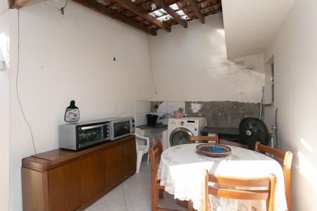 Casa à venda com 240m², 4 quartos e 4 vagas Casa à venda com 240m², 4 quartos e 4 vagasÁrea de Serviço 2